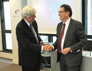 Remise de médaille à Jacques Singer